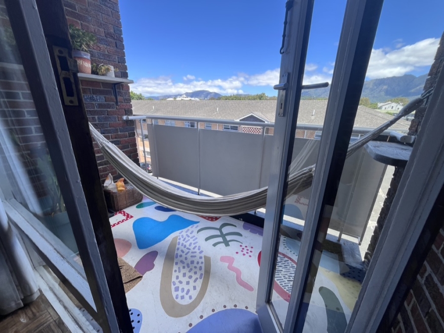 2 Bedroom Property for Sale in Claremont Village Western Cape